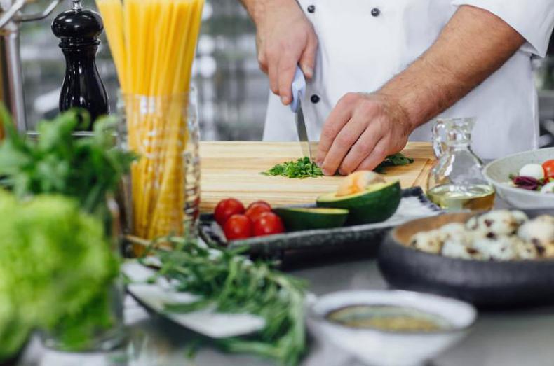 Jakie potrawy warto zamówić w restauracji?